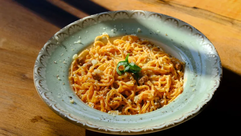 Carbonara: viaggio nel tempo tra storia, miti e la versione di Pappa Carbone